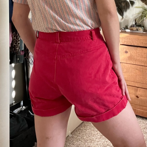 Vintage high waisted red shorts - Picture 3 of 4